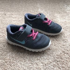 Nike little girls athletic shoes